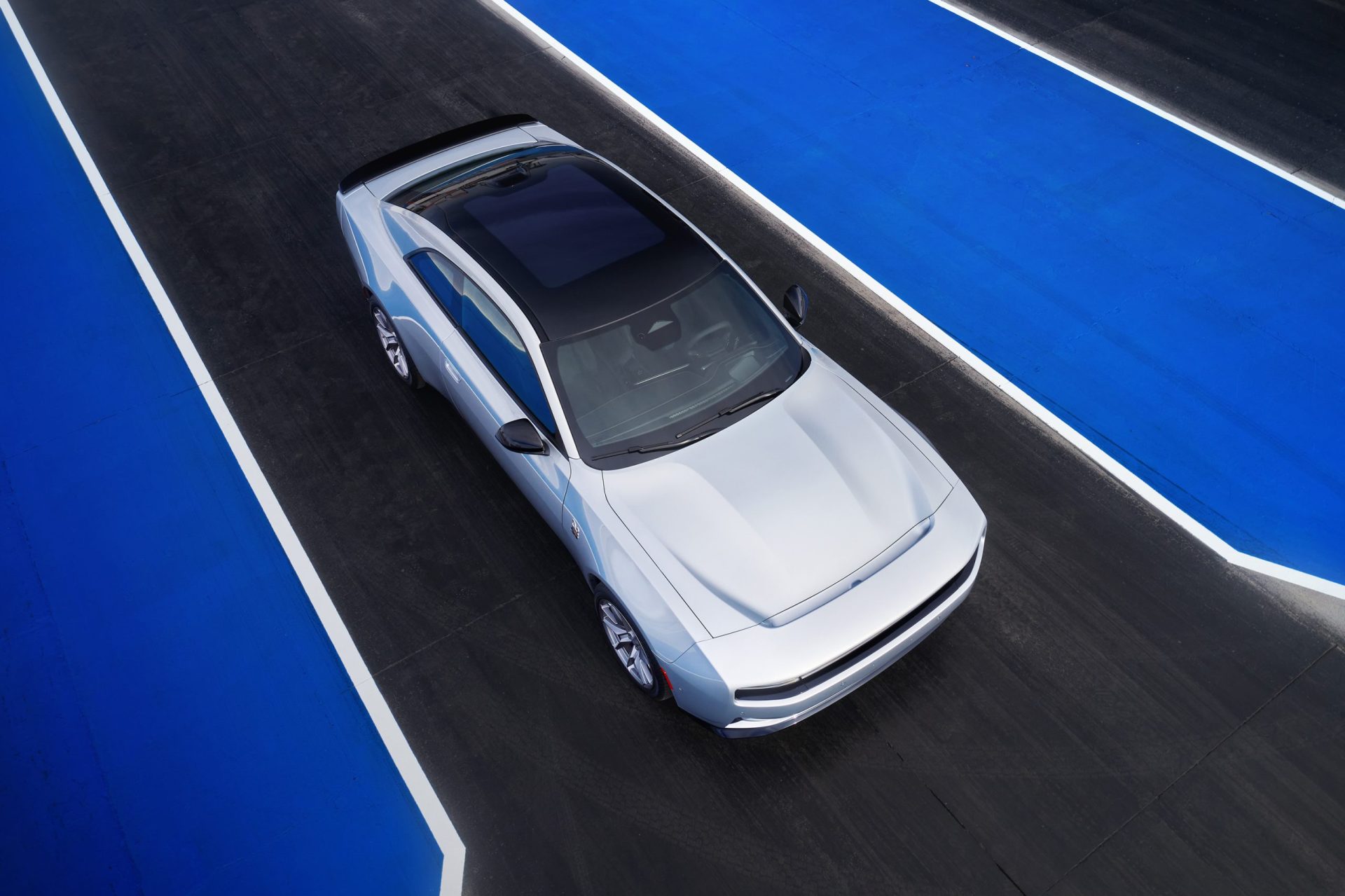 Dodge Charger Daytona 2024 sur une piste de course