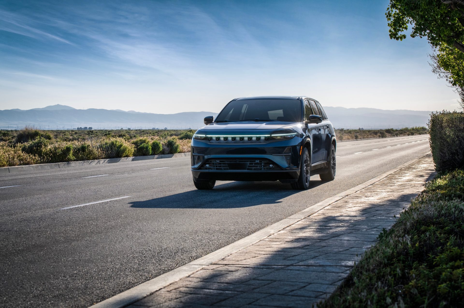 Jeep Wagoneer S 2024 - Donnacona Chrysler - roule sur la route