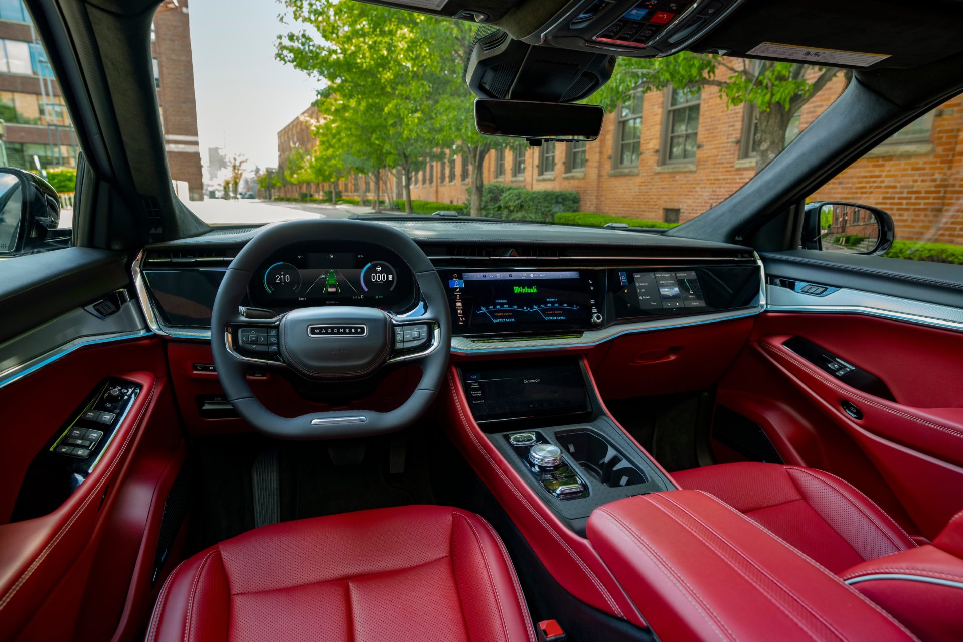 Jeep Wagoneer S 2024 - Donnacona Chrysler - vue interieur avant avec le volant et la console centrale